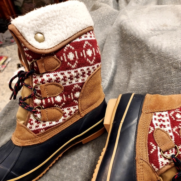 Khombu Maya Waterproof Snow Boots Red Blue 9 EUC - Picture 7 of 13